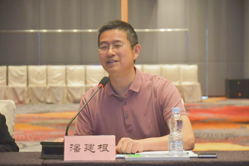 潘建根.png