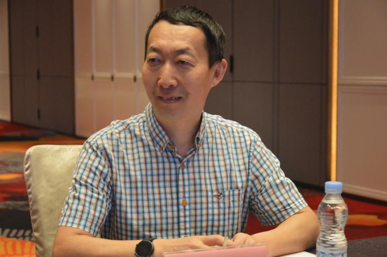 黄卫东.png